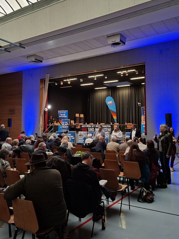 Bühne und Publikum in der Altenstadthalle